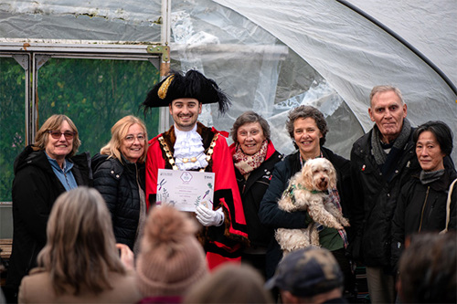 Our garden volunteers collecting the award.